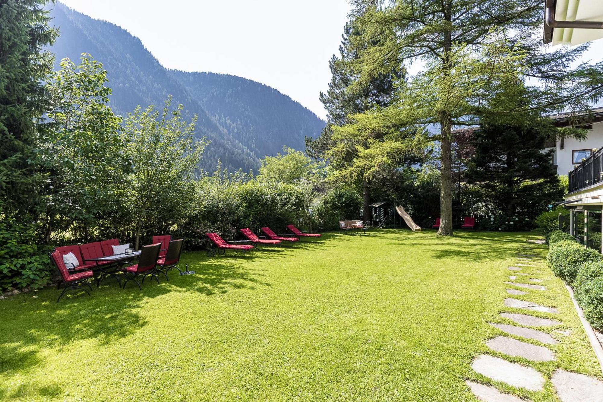Aparthotel Landhaus St. Joseph Mayrhofen Bagian luar foto