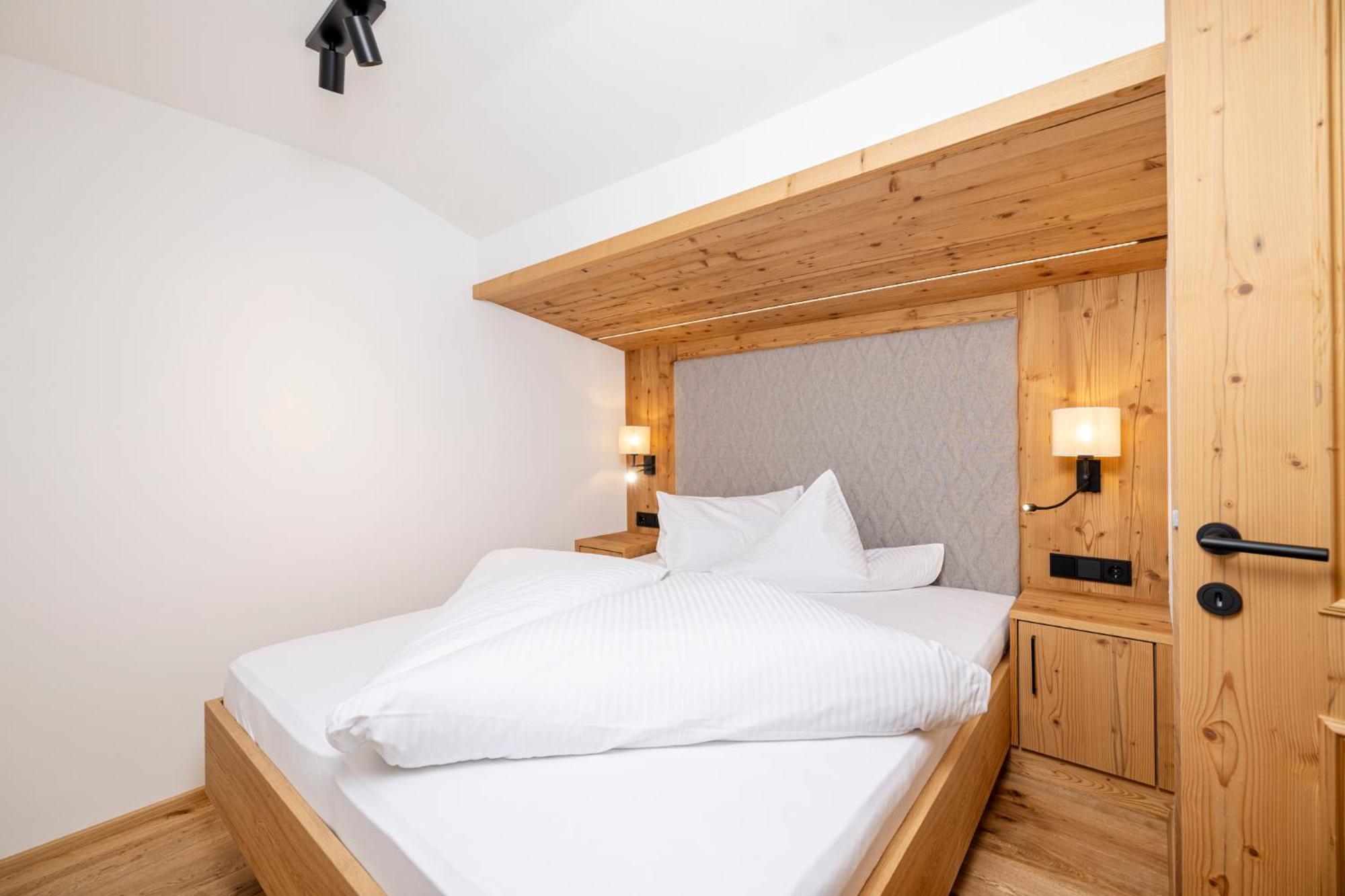Aparthotel Landhaus St. Joseph Mayrhofen Bagian luar foto
