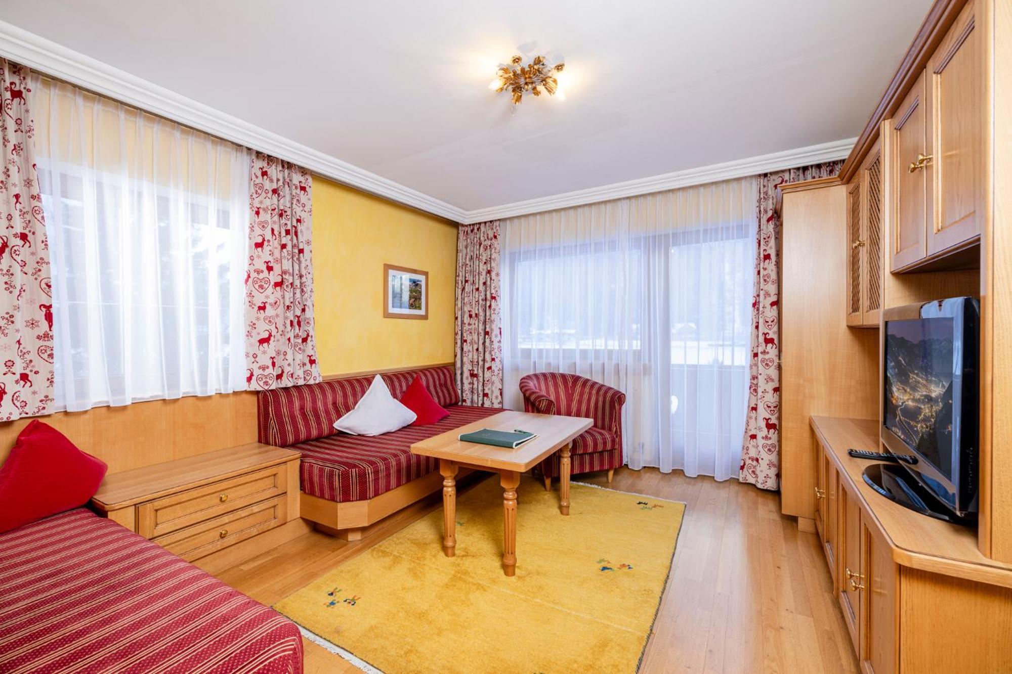 Aparthotel Landhaus St. Joseph Mayrhofen Bagian luar foto