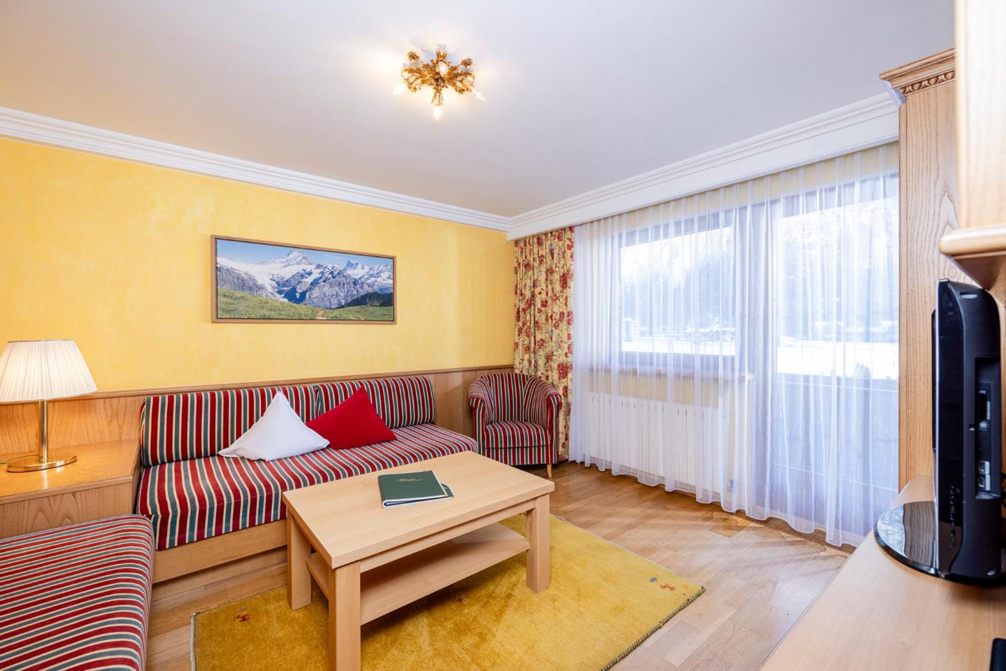 Aparthotel Landhaus St. Joseph Mayrhofen Bagian luar foto