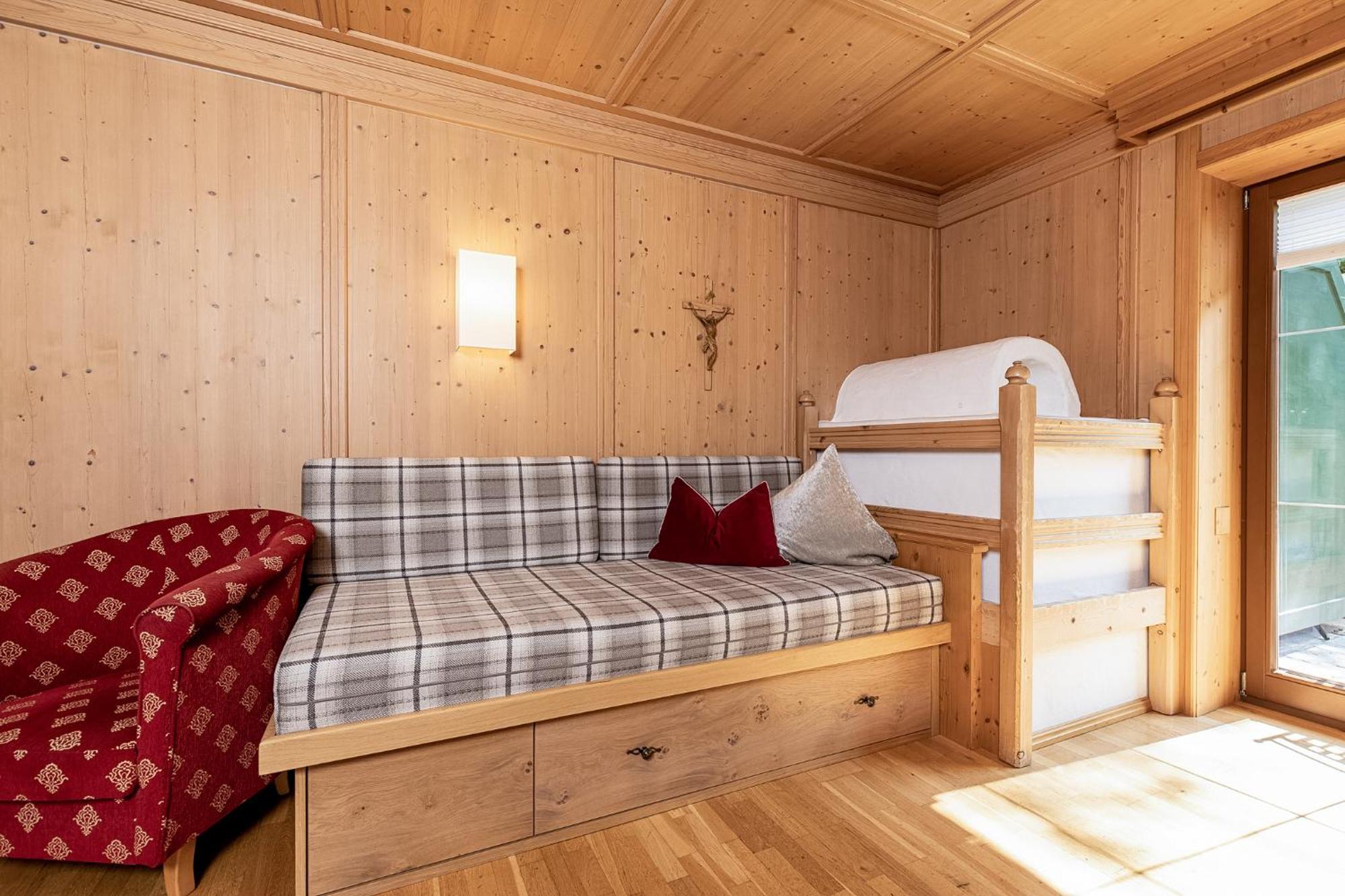 Aparthotel Landhaus St. Joseph Mayrhofen Bagian luar foto