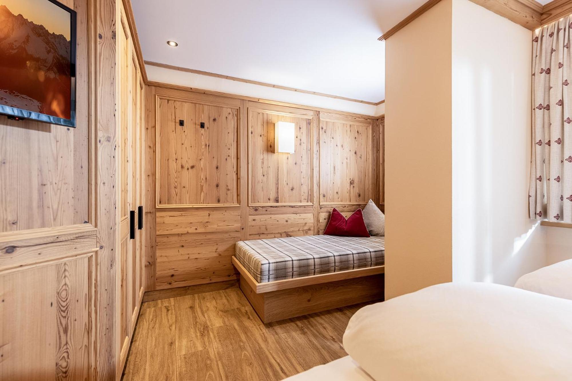 Aparthotel Landhaus St. Joseph Mayrhofen Bagian luar foto