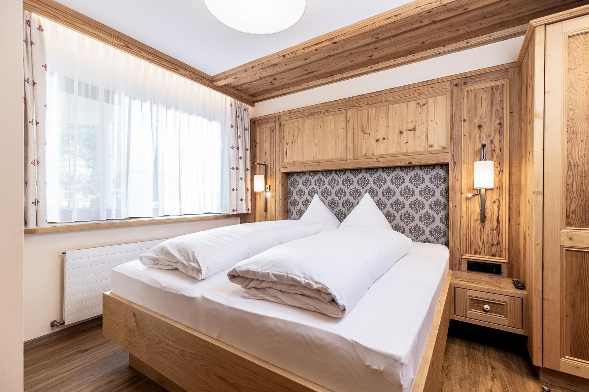 Aparthotel Landhaus St. Joseph Mayrhofen Bagian luar foto