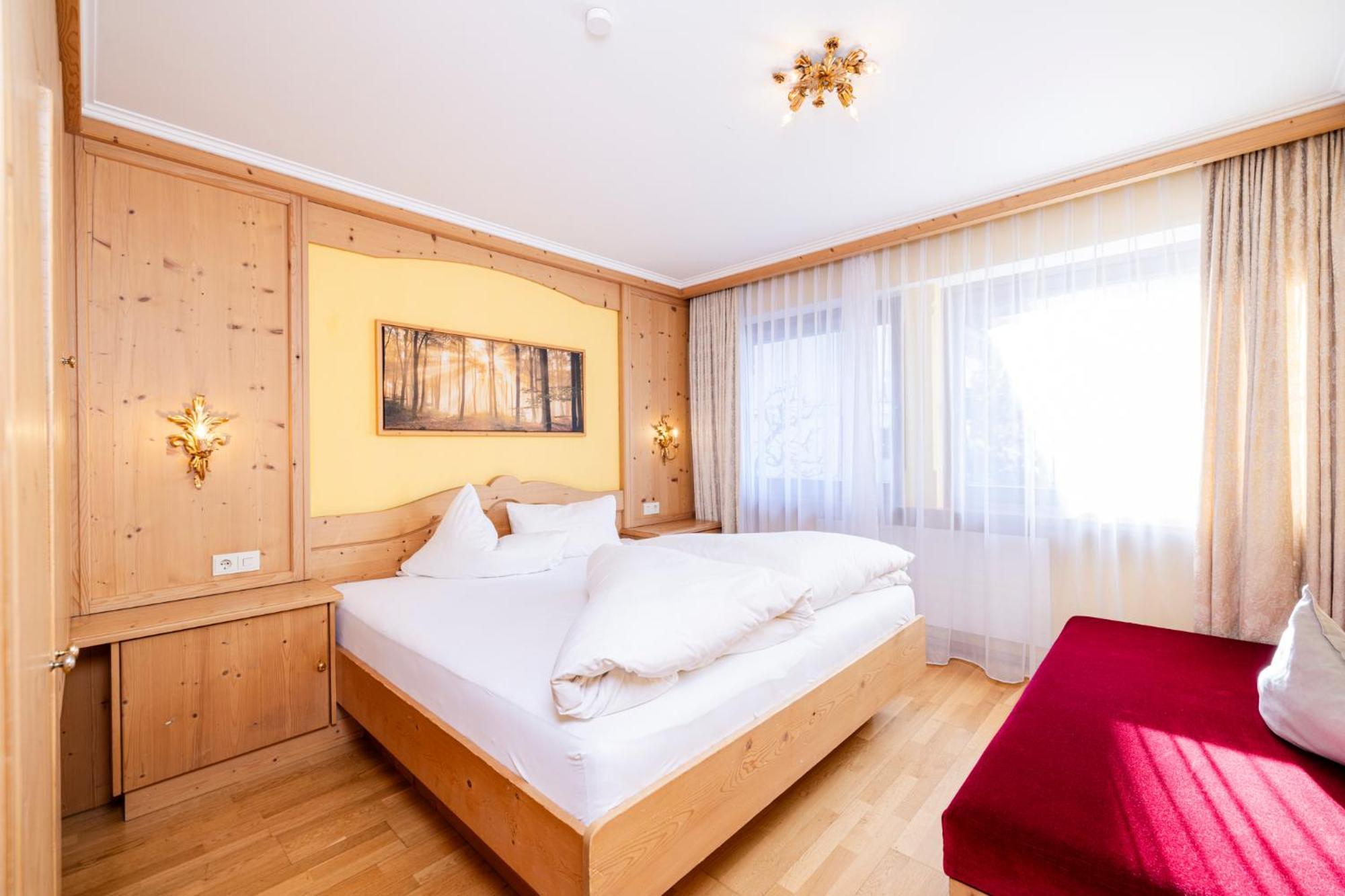 Aparthotel Landhaus St. Joseph Mayrhofen Bagian luar foto
