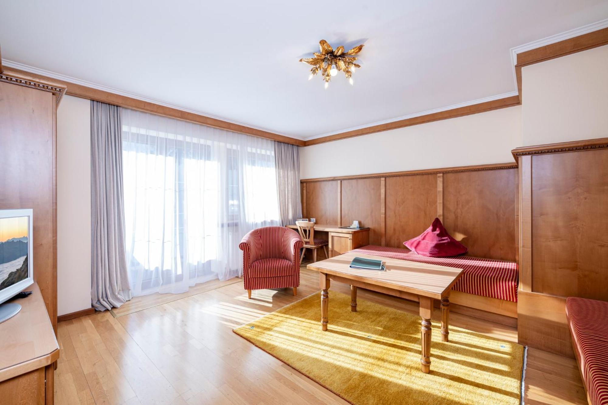 Aparthotel Landhaus St. Joseph Mayrhofen Bagian luar foto