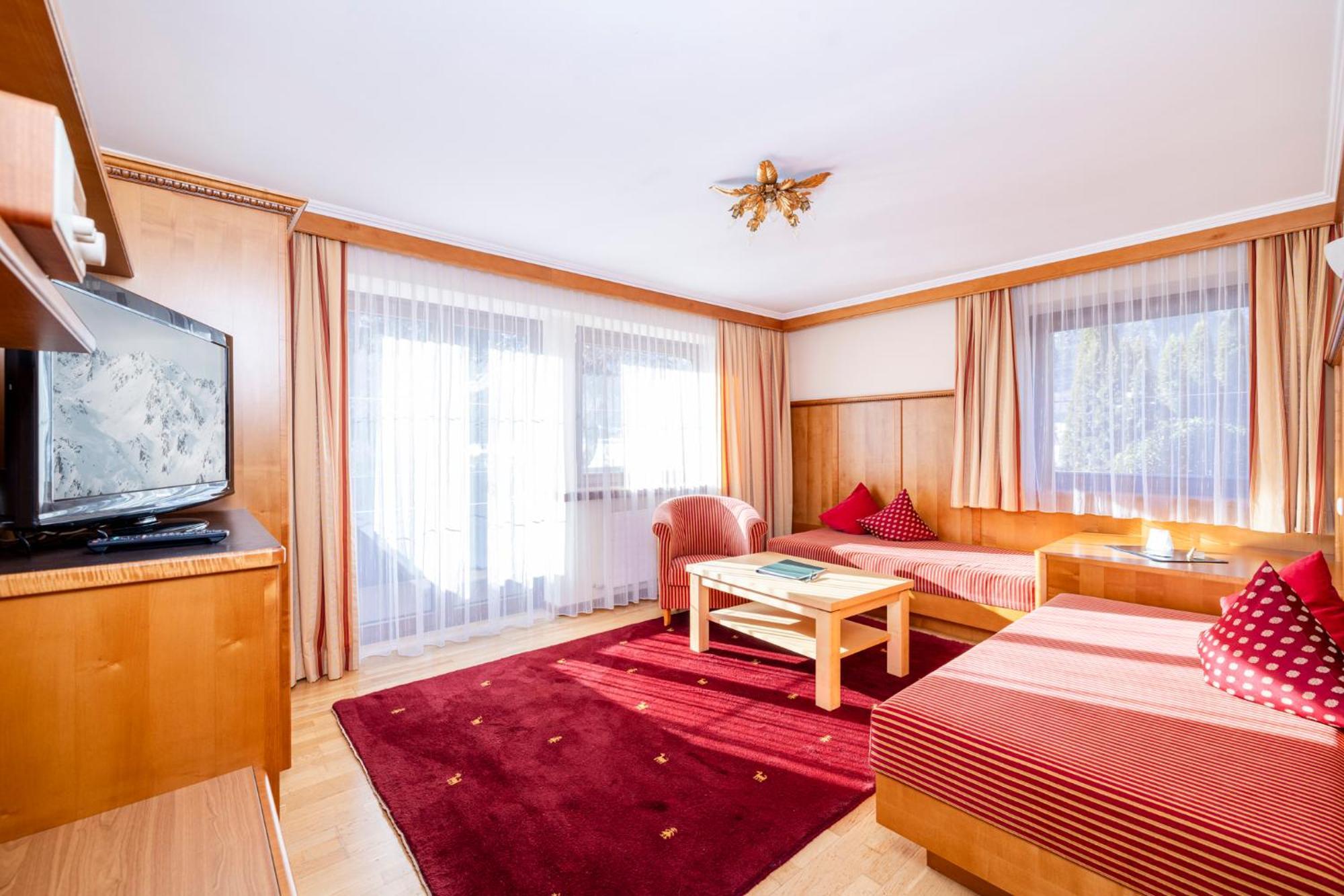 Aparthotel Landhaus St. Joseph Mayrhofen Bagian luar foto
