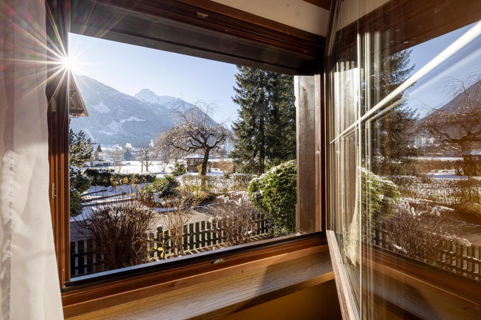 Aparthotel Landhaus St. Joseph Mayrhofen Bagian luar foto
