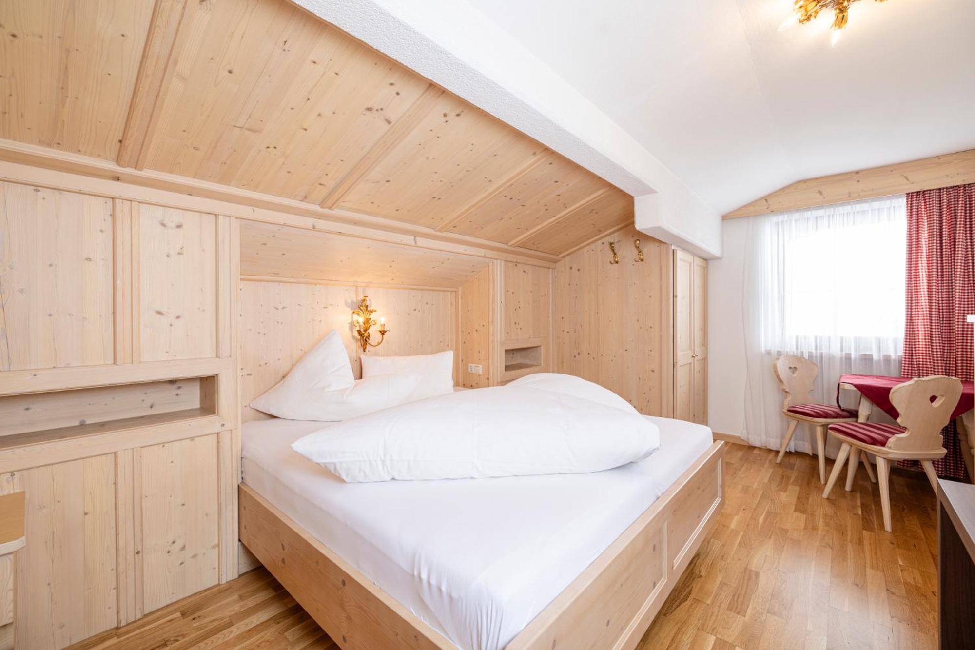 Aparthotel Landhaus St. Joseph Mayrhofen Bagian luar foto