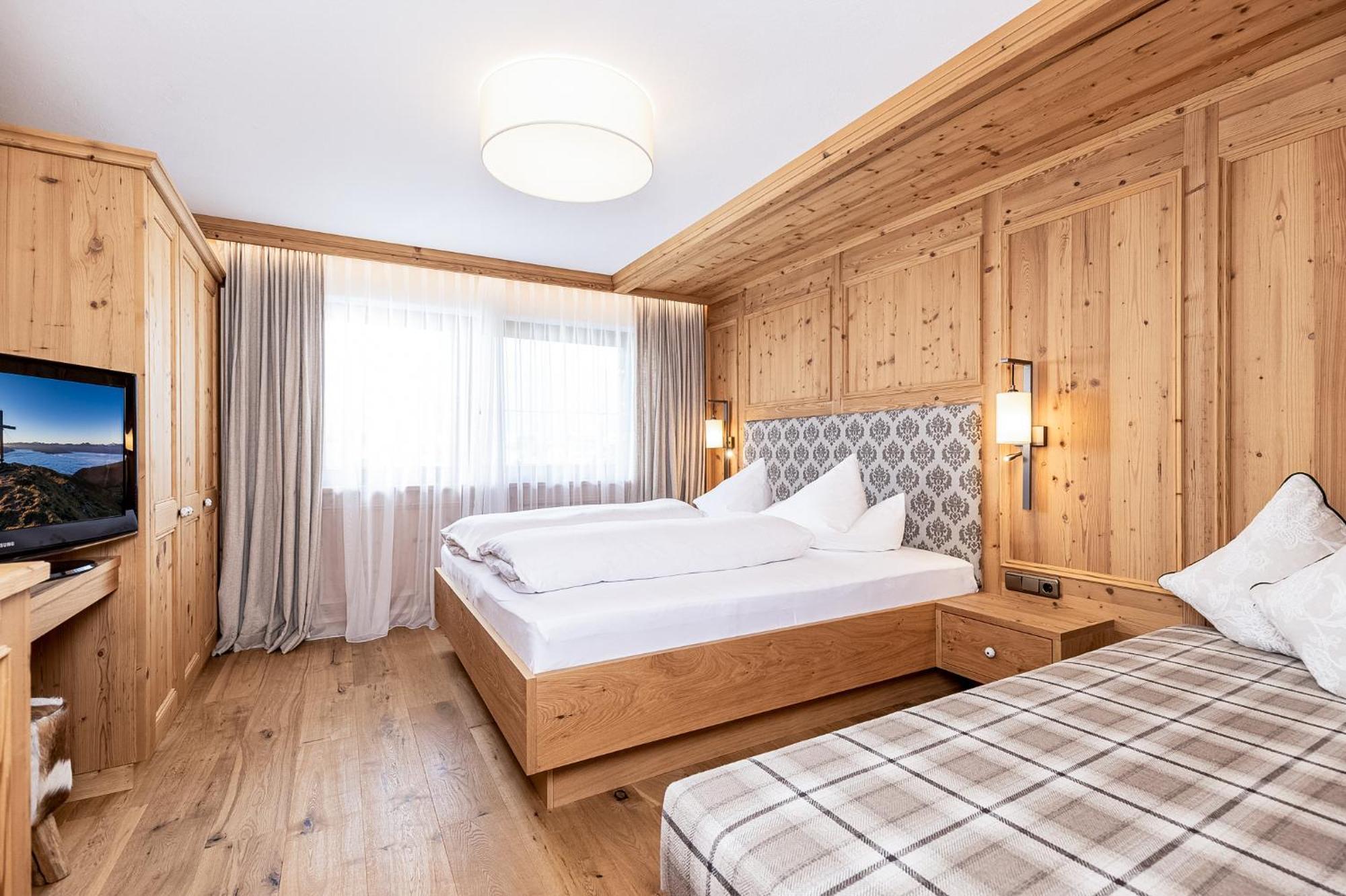 Aparthotel Landhaus St. Joseph Mayrhofen Bagian luar foto